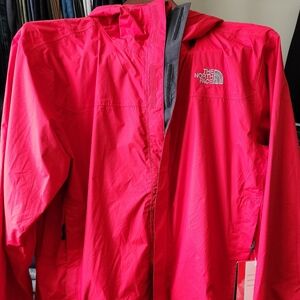 The North Face HyVent DT Men's Large Jacket in red